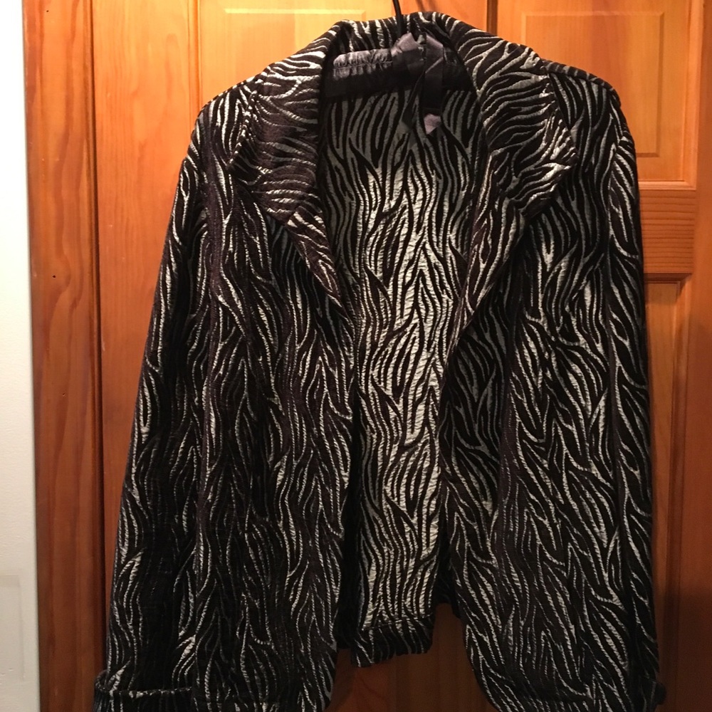 CHICO’S LIGHT JACKET